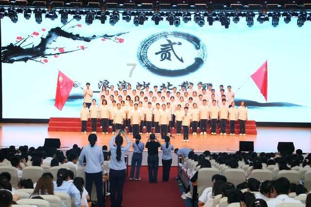 高考是12年苦读的结果吗 这样一来没有大专及本科学历岂不是很可怜喽？游戏画面